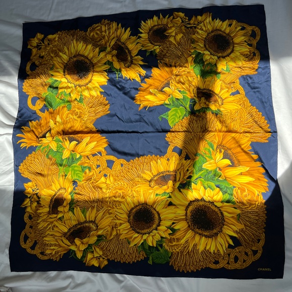 Stunningly beautiful twill silk Chanel Scarf with Yellow Sunflowers and Wheat - Picture 7 of 9